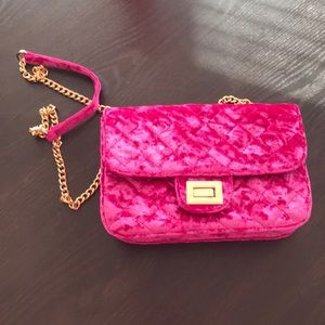 💥Hot Pink Velvet Gold Chain Crossbody Bag💥